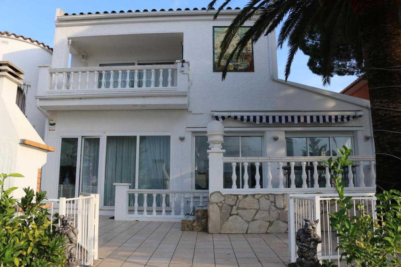 Villa Requesens On Canal Empuriabrava Exteriér fotografie