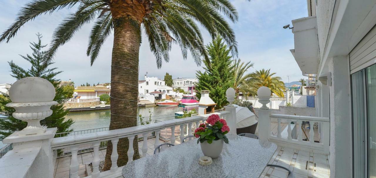 Villa Requesens On Canal Empuriabrava Exteriér fotografie