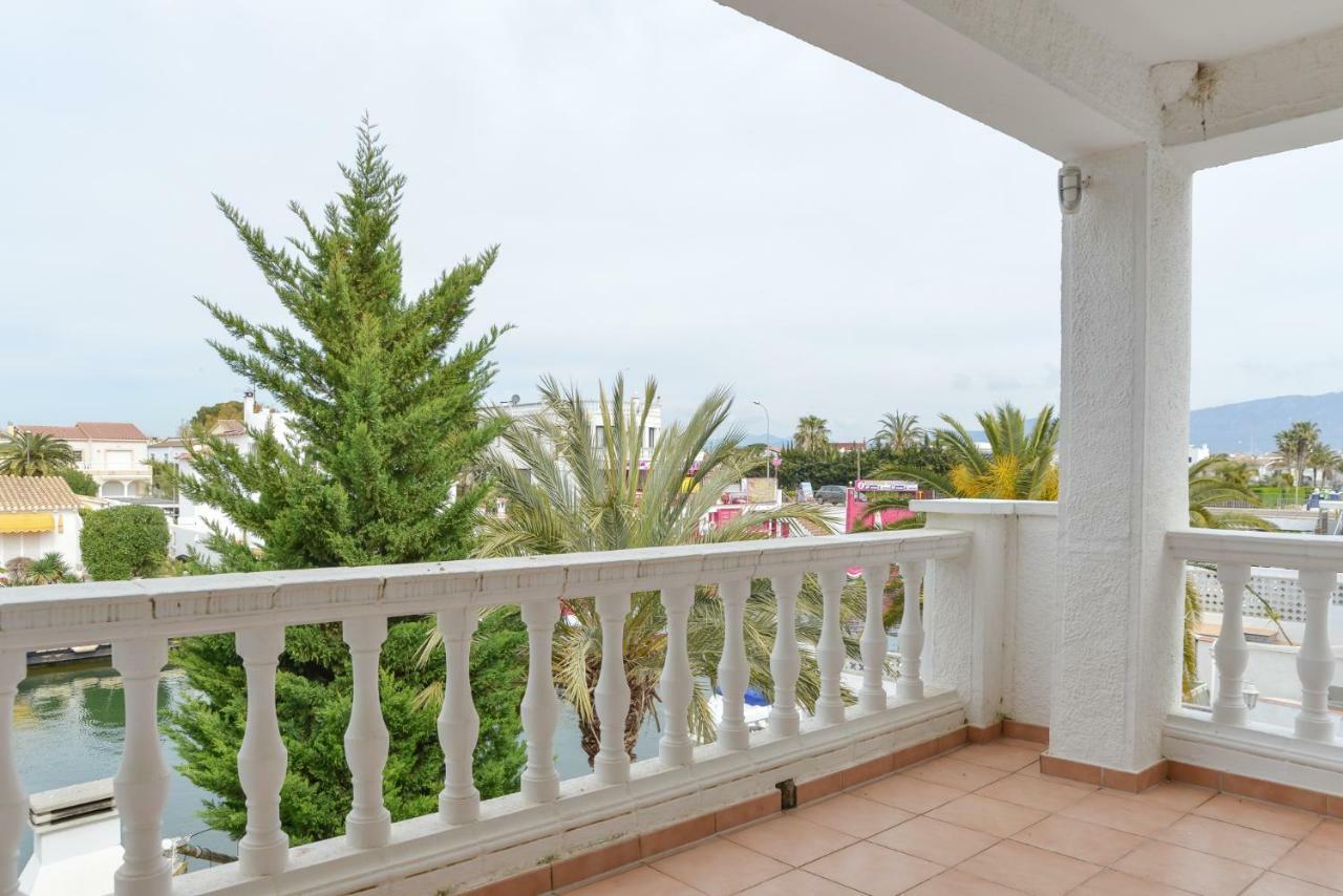 Villa Requesens On Canal Empuriabrava Exteriér fotografie